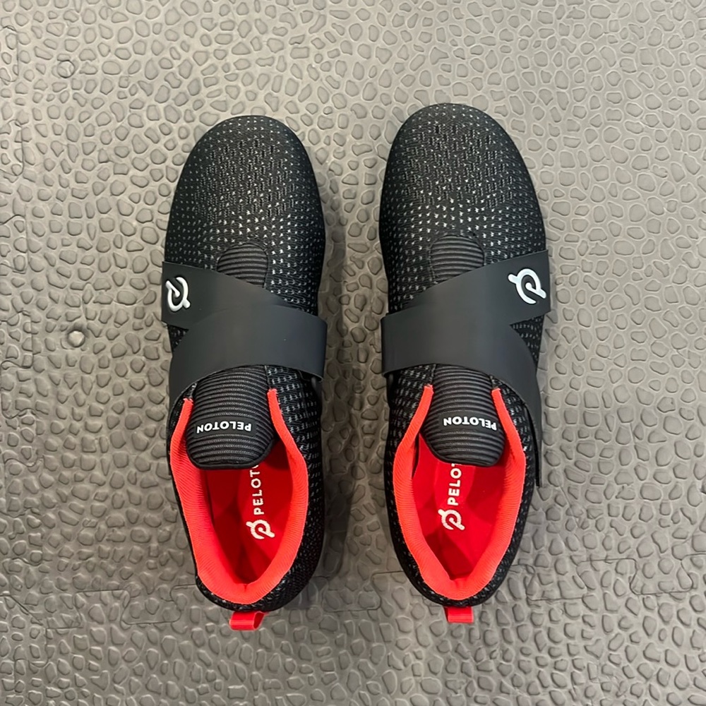 Peloton Altos cycling shoes women 9.5m - men 8m - like new
